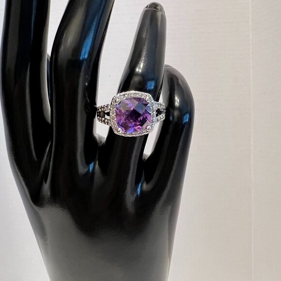Cushion-Cut Amethyst & White Zircon Halo Sterling Silver Ring (Size 8)BEAUTIFUL - Picture 1 of 5